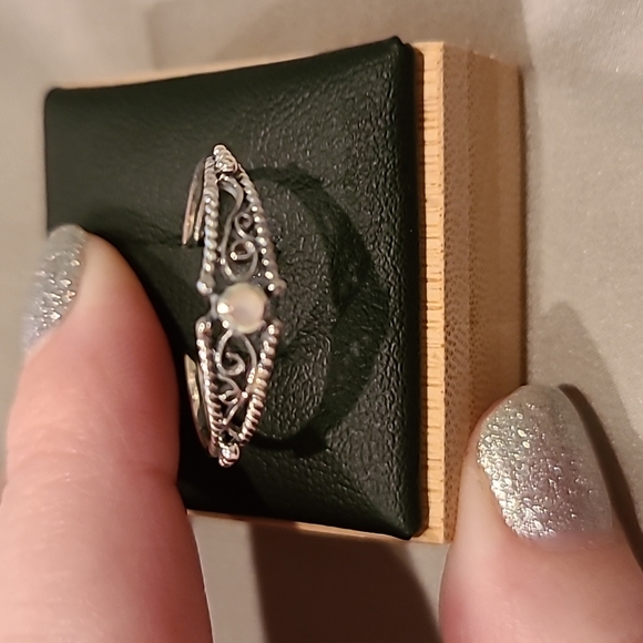 Filigree mother of pearl sterling silver ring - Picture 3 of 5